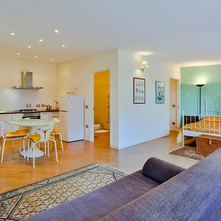 Bed and Breakfast Roxanne 4*